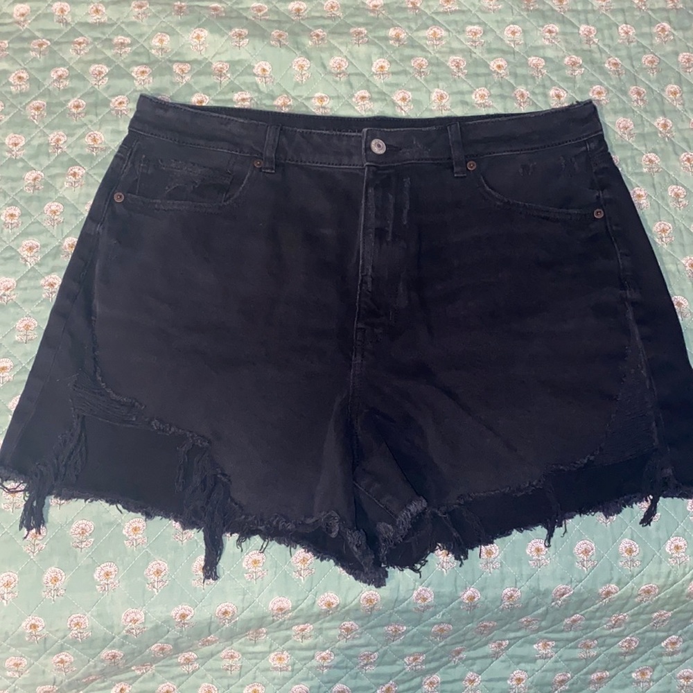 American Eagle Highest Rise Mom Short